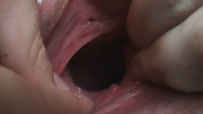 O fată cu un vibrator în păsărică pizde frumoase poze geme zgomotos pe podea.