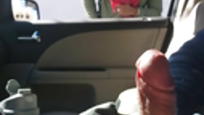 Tipul a împins sex cu pizde frumoase penisul cu prezervativ în păsărica prietenei sale.