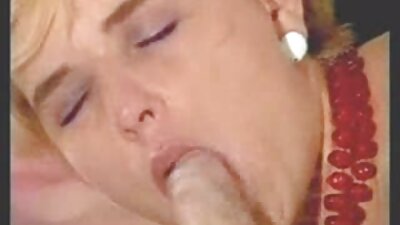 Ea a porno cu pizde frumoase arătat cu generozitate sânii suculenți și păsărică camerei.