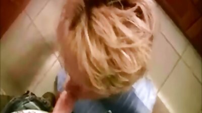 O blondă înflăcărată deasupra unui partener pizde frumoase xxx atinge un orgasm.