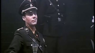 Fata blonda a dat unui angajat pizde frumoase futute de birou in bucatarie.