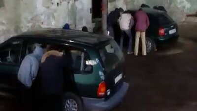 Acest domn lezbience frumoase fierbinte a intrat păsărică în natură.