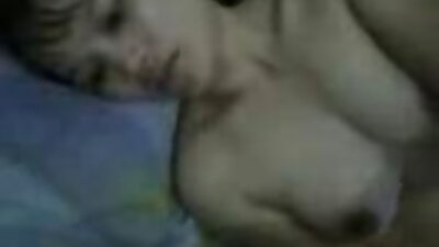 După ce s-a dezbrăcat complet, puiul își poze pizde frumoase strânge șapca cu mâinile.