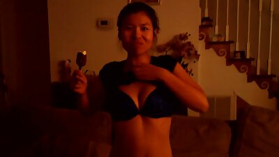 Frumusețea cu părul negru se bucură filme porno cu grase frumoase cu entuziasm de masturbare.
